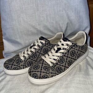 Tory Burch Women’s Monogram Navy Low-Top Sneakers – Size 9½ Streetwear Casual